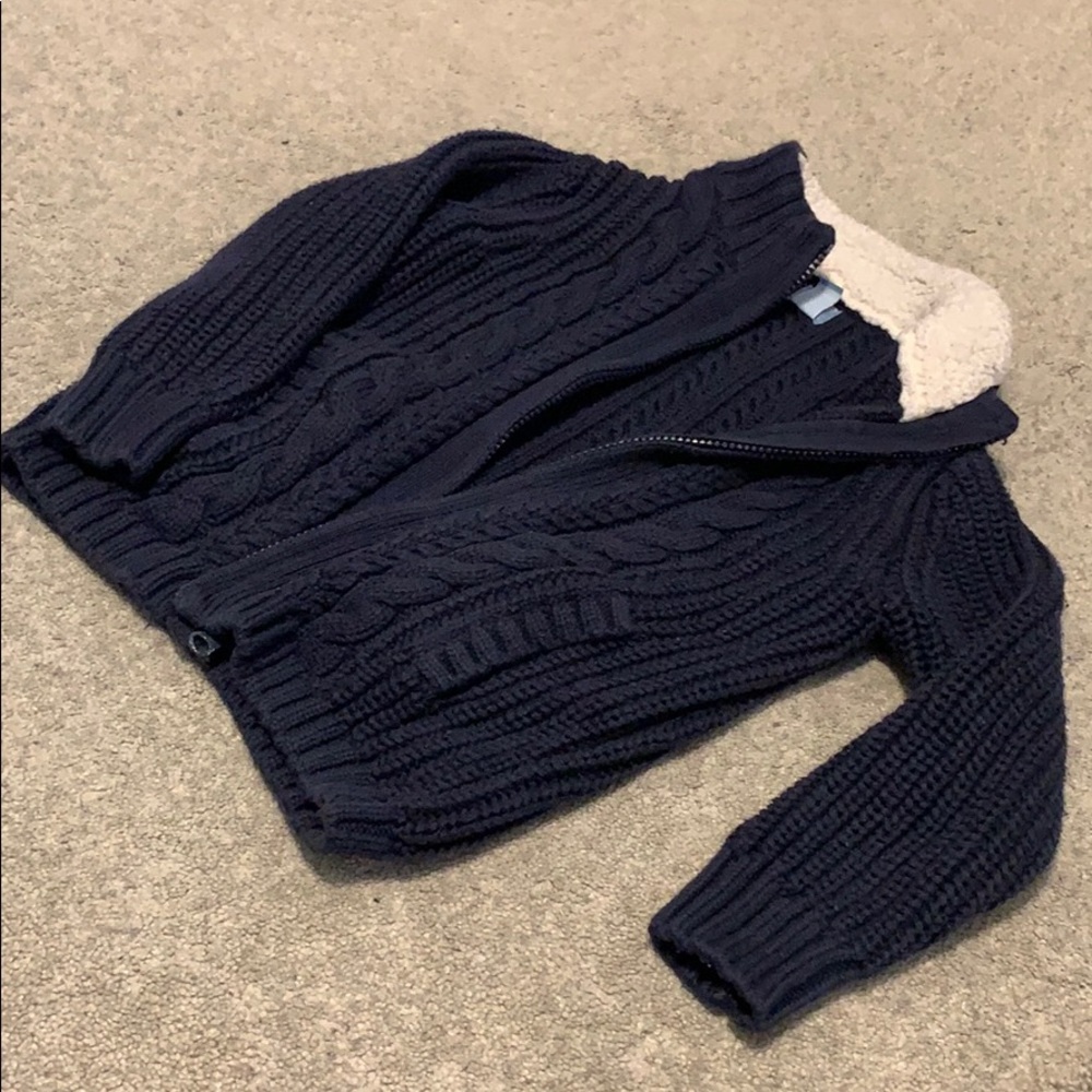 Kids zip up heavy sweater. Fuzzy collar.